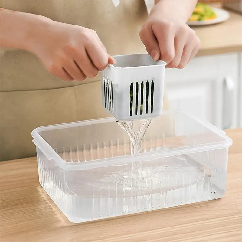 Tupperware 4/6 box